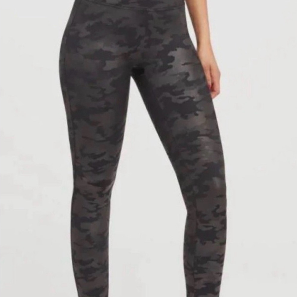 SPANX Women’s Camo Leggings Small